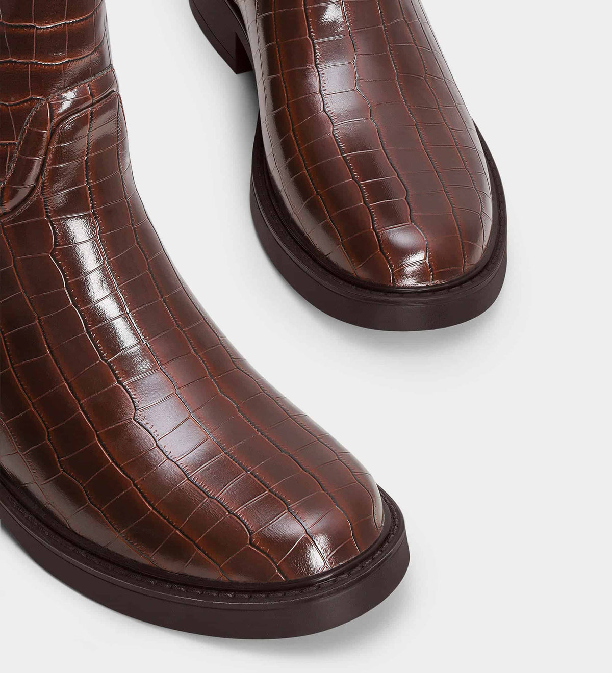 boots with round toe