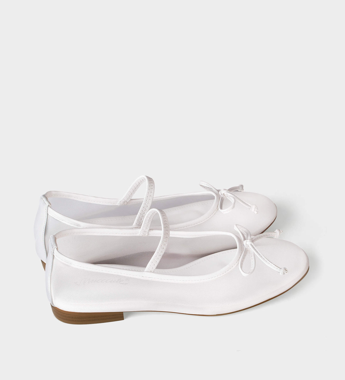 womens white flat shoes​