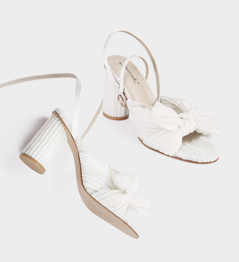 white bow sandals​