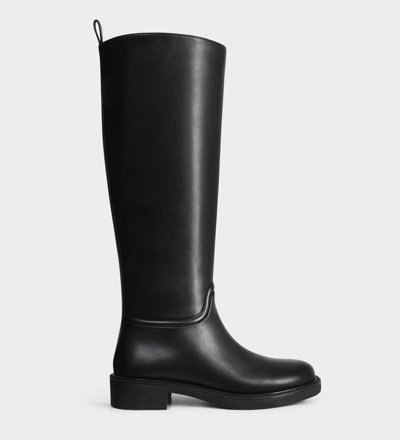 black boots with round toe​