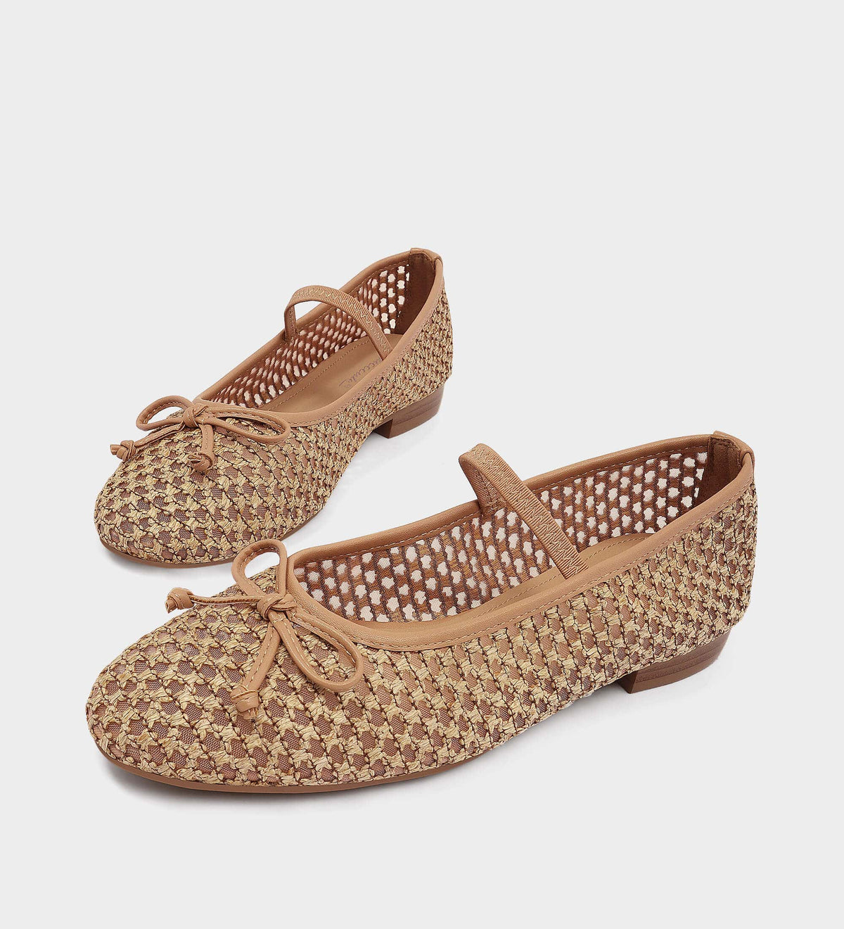 ladies brown flat shoes​